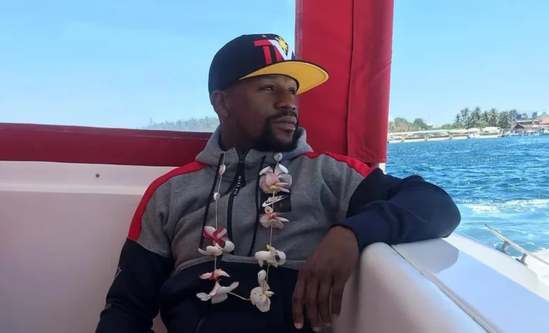 VIDEO: Floyd Mayweather Reportedly Spotted Yachting With Ex Floyd Mayweather