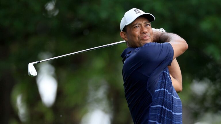 VIDEO: Tiger Woods’ first public range session in months sparks questions Tiger Woods